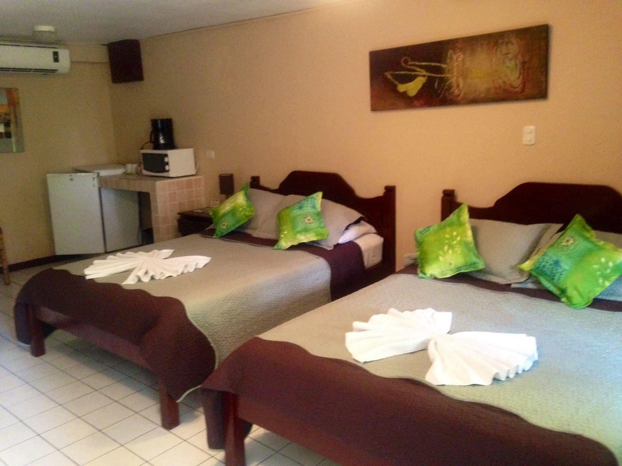 Hotel Mango Mar Jaco Exterior photo